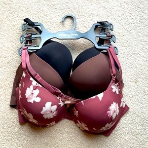 Brand new 3 pack Vince Camuto 38C Bras